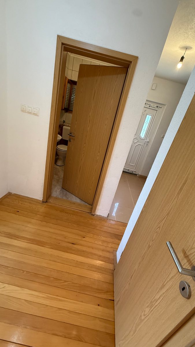 Hodnik prema kupaonici i ulazu