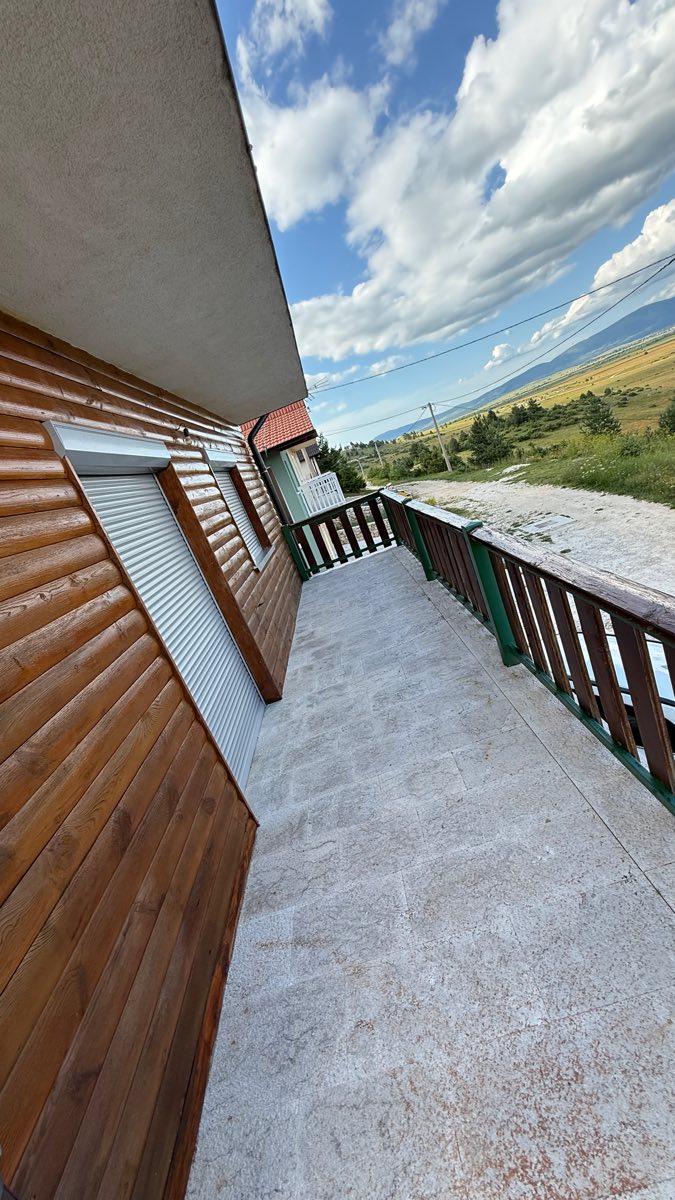 Balkon s pogledom prema Kupreškom polju