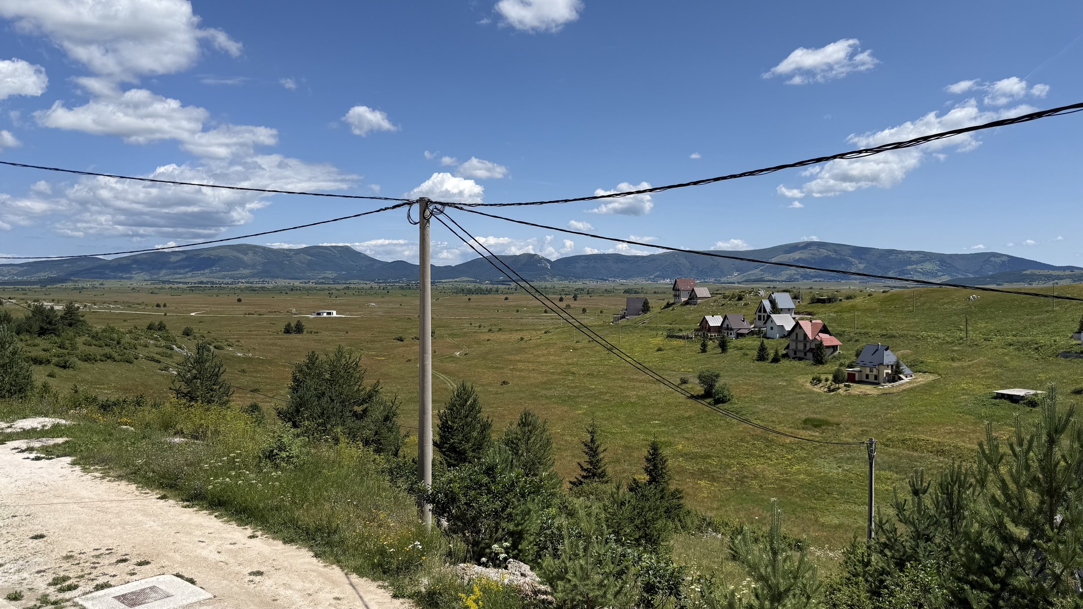 Otvoren pogled prema planinama Kupresa